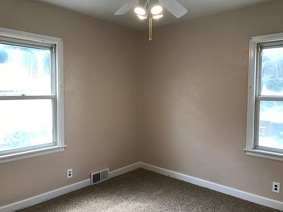 4th image of 40 Blackhawk Hills Dr