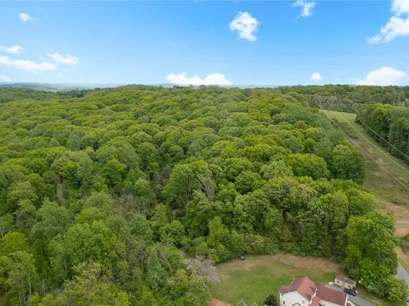 Athens Court Lower Saucon Twp, Hellertown, PA 18055