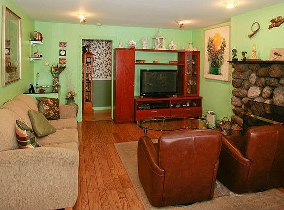2nd image of 4 Crawford Dr