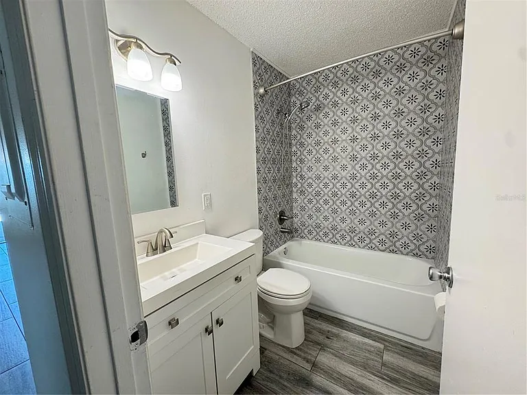 215 Fernwood St — Photo 12