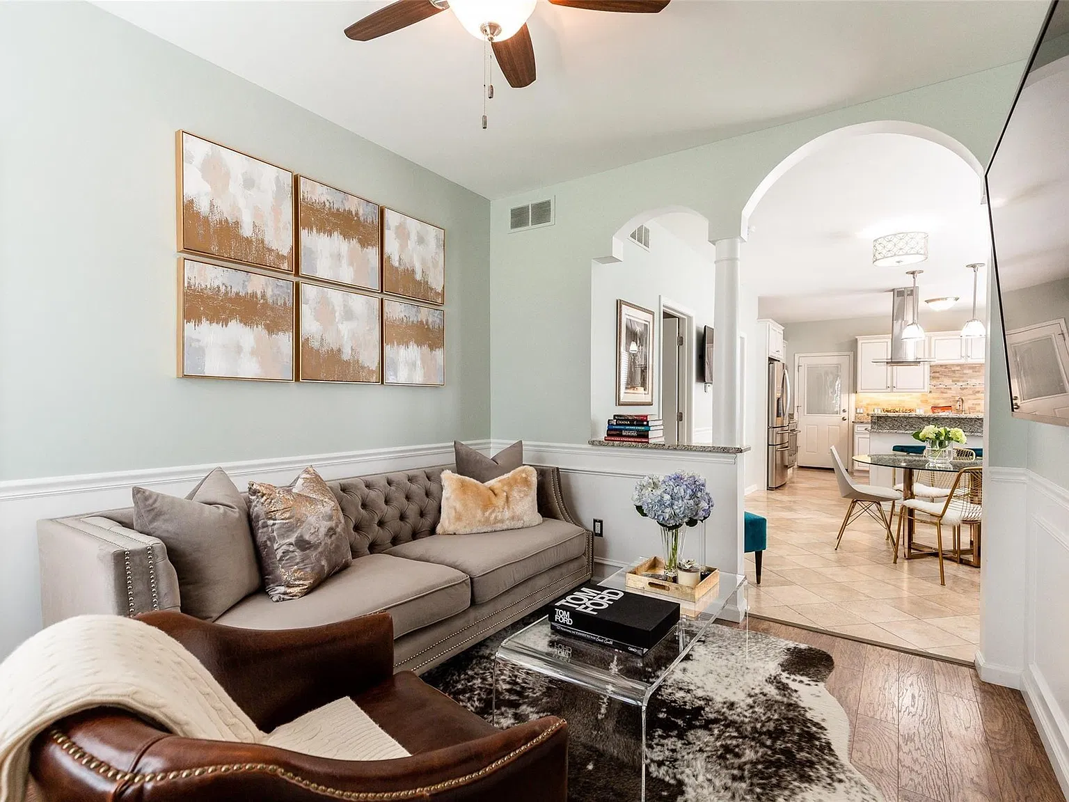 2 bed, 1112 sqft, $2,650 — Photo 2