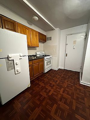 5th image of 38-15 Bowne St #104