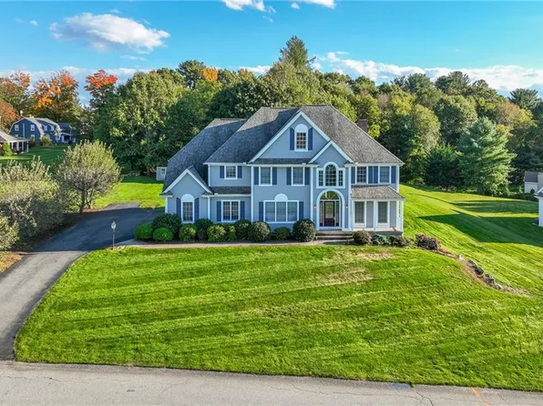 4 W Valley Dr, Cumberland, RI 02864