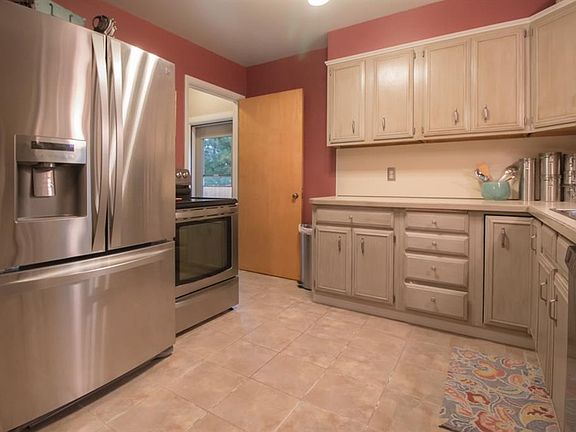 4th image of 2309 Avenue B