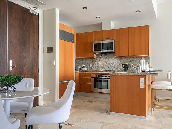 4th image of 550 Front St #212