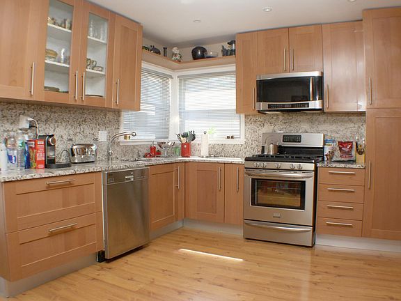 5th image of 2171 E 70th St