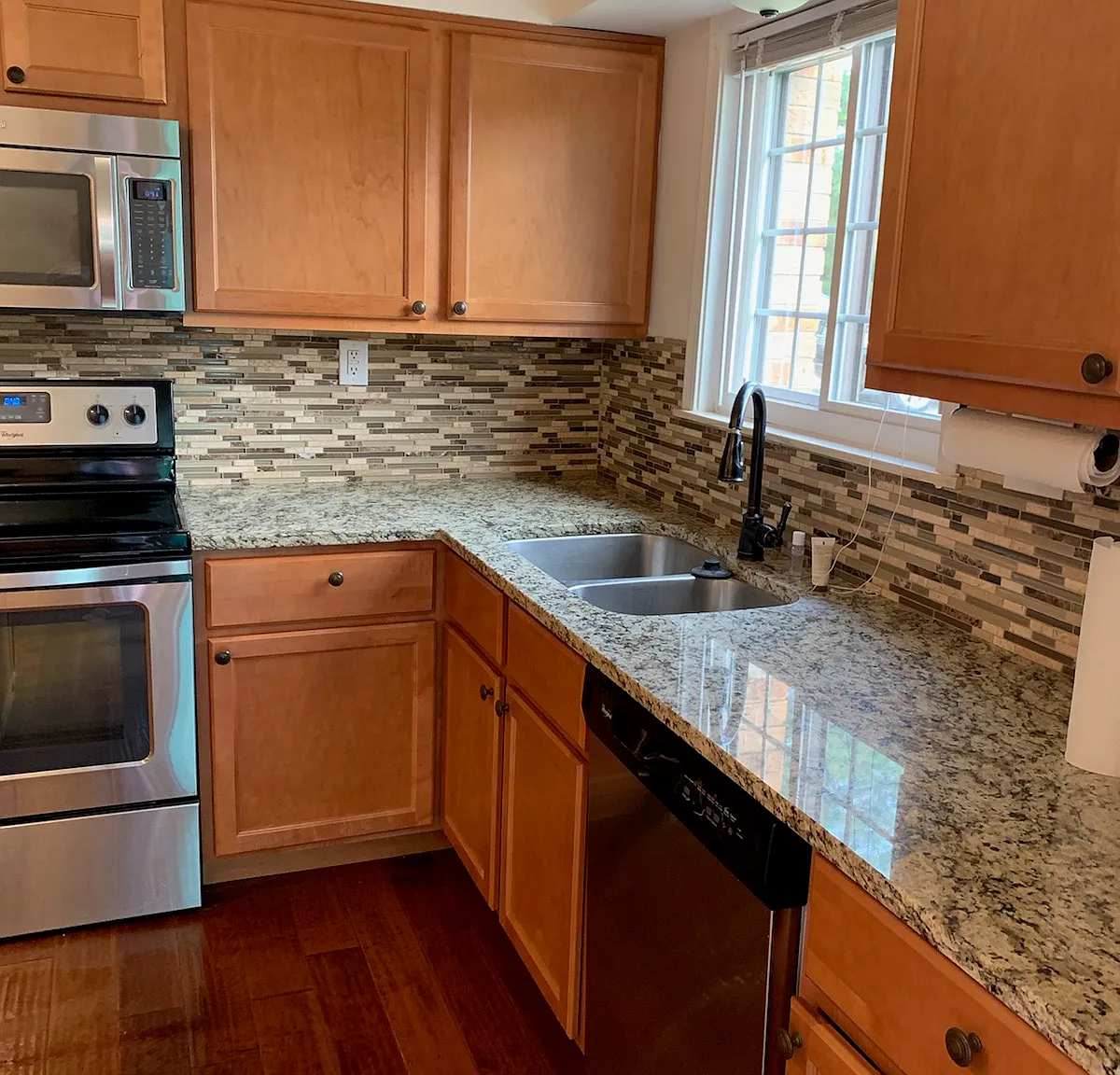 3 bed, 2.5 bath, 1500 sqft, $2,050 — Photo 2