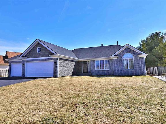 2nd image of 1485 Livingston Dr