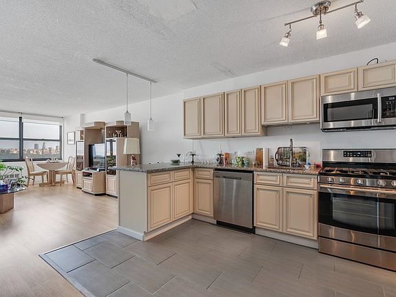 5th image of 7002 Boulevard East APT 21C