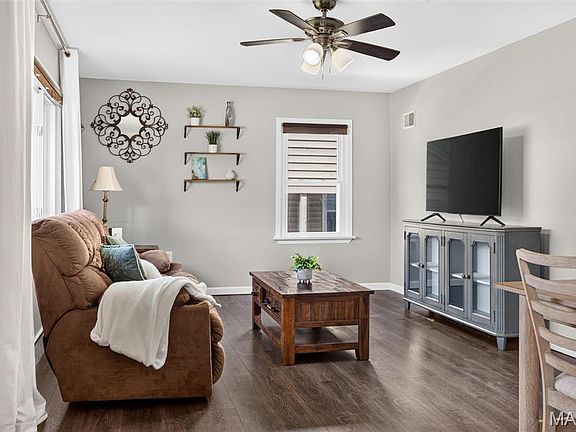 4th image of 402 Rose Dr