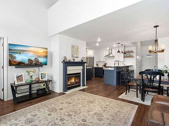 4th image of 1515 Raven Ct #H