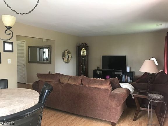 5th image of 236 Vista Dr