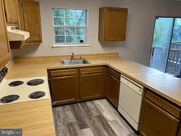 3rd image of 355 Cool Breeze Ct