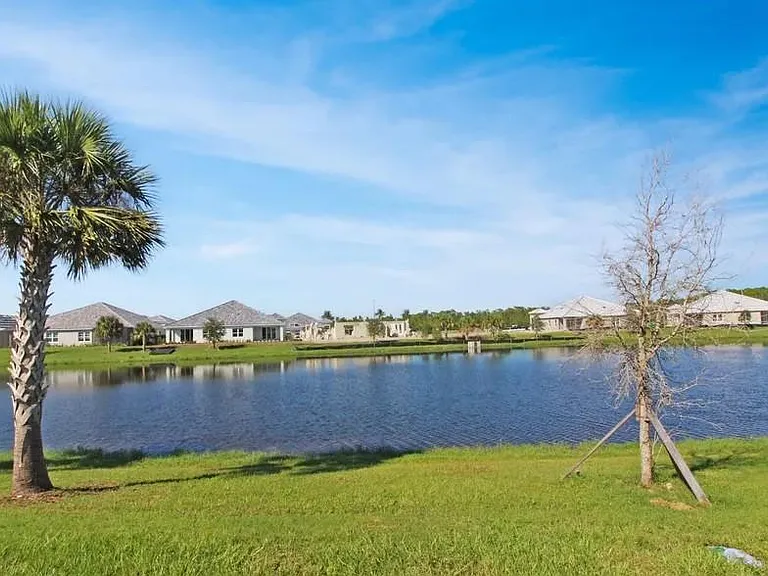 Beautiful Peaceful View. Fabulous view to help one relax! Yard maintenance is all included!