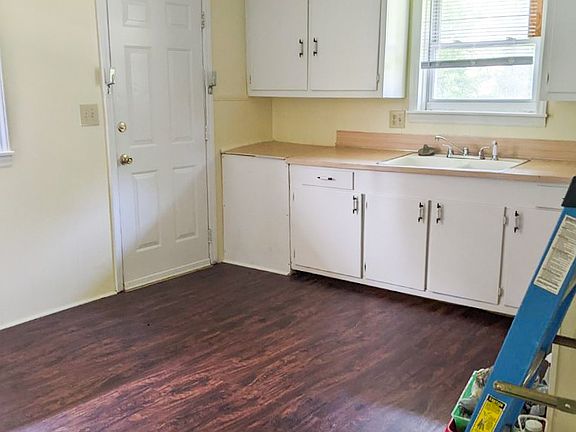3rd image of 2001 Barker Blvd #1