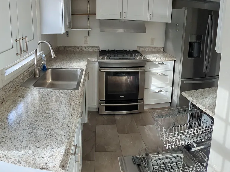 3701 Ingleside Rd #UPSTAIRS — Photo 8