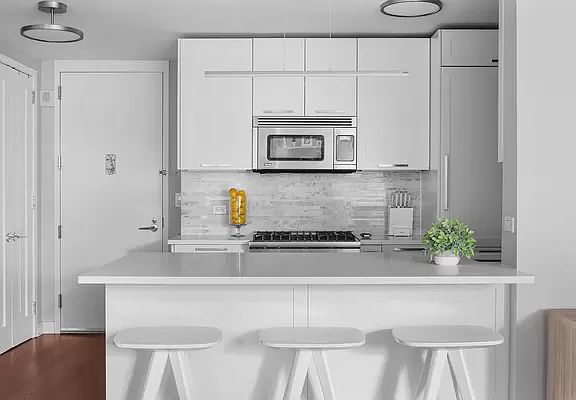 3rd image of 200 E 94th St APT 217