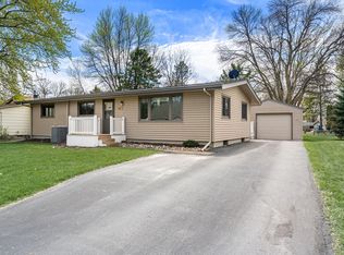 905 9th Ave NW, Waseca, MN 56093