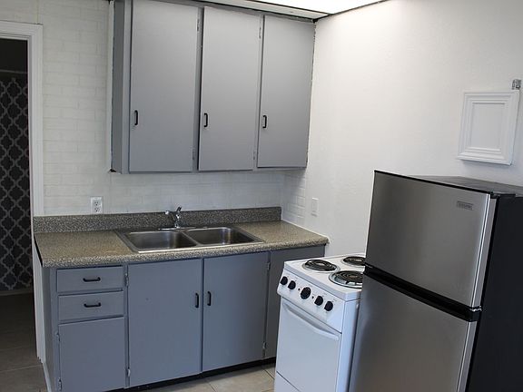 5th image of 1199 E Mount Morris St #B