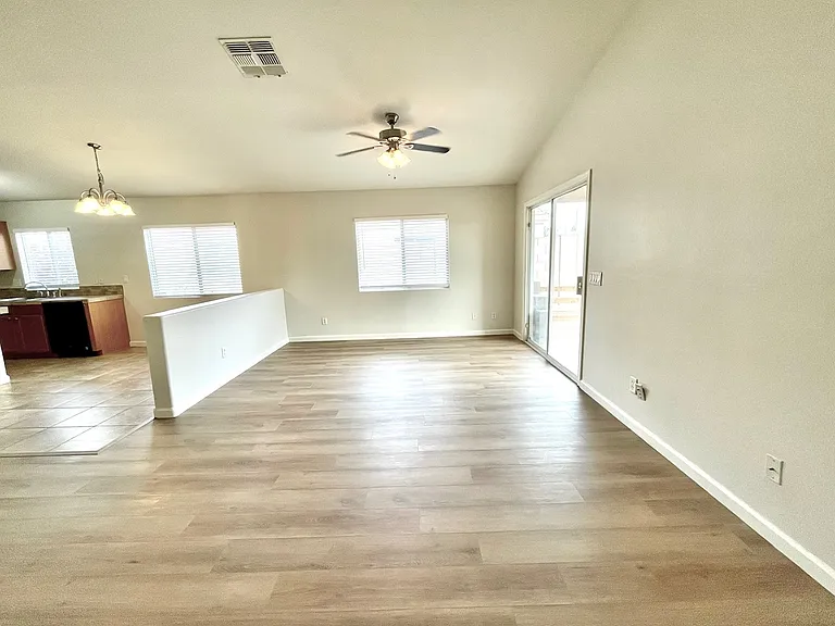 12005 W Holly St — Photo 11