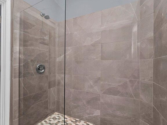 5th image of 1440 W Victoria St #1