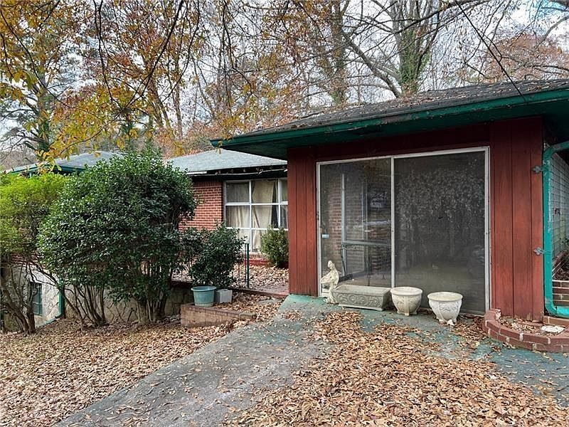 1st image of 1581 Woodland Cir SE