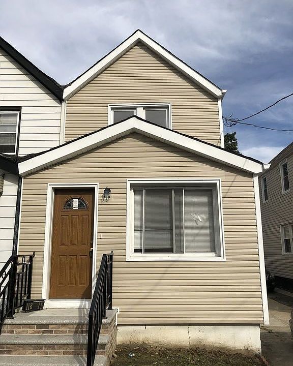 1st image of 11812 202nd St
