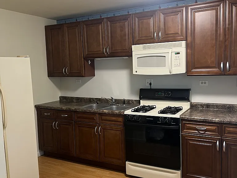 1037 Warner Ave #8 — Photo 2