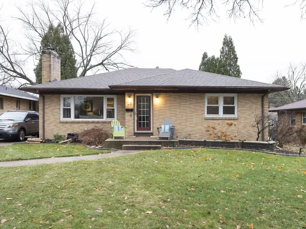 15 Westmont Dr NW, Grand Rapids, MI 49504