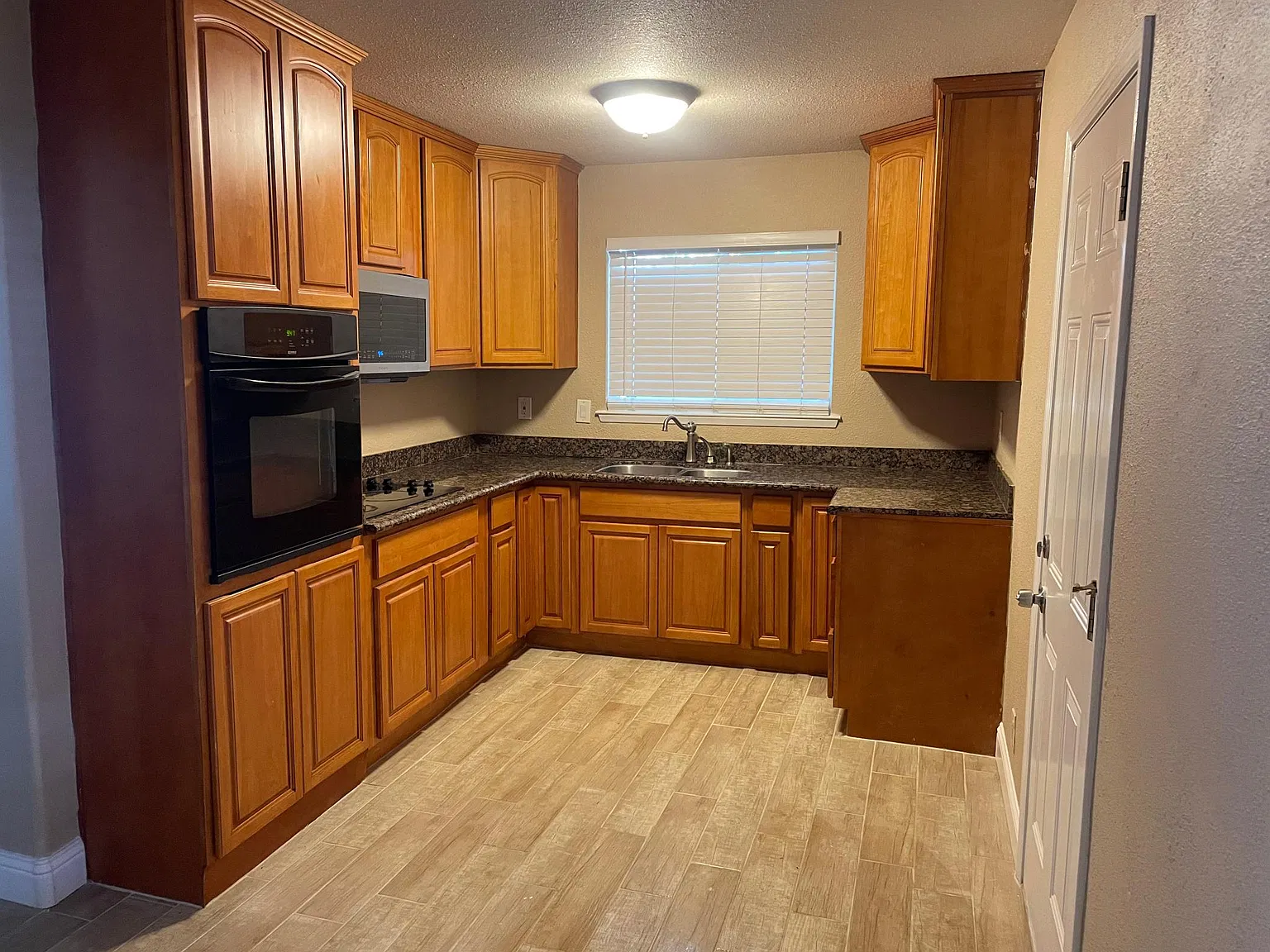 7617 Peppertree Dr — Photo 2