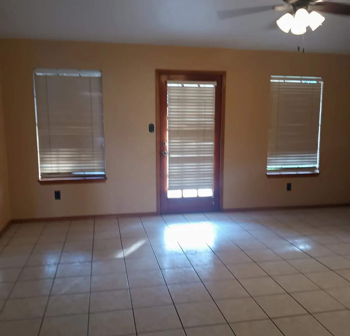 3 bed, 1440 sqft, $1,800 — Photo 2