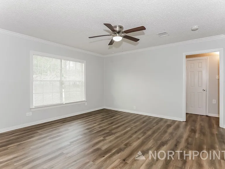 5724 Rich St — Photo 2