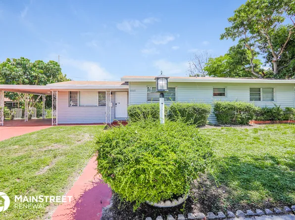 1717 NE 158th St, North Miami Beach, FL 33162
