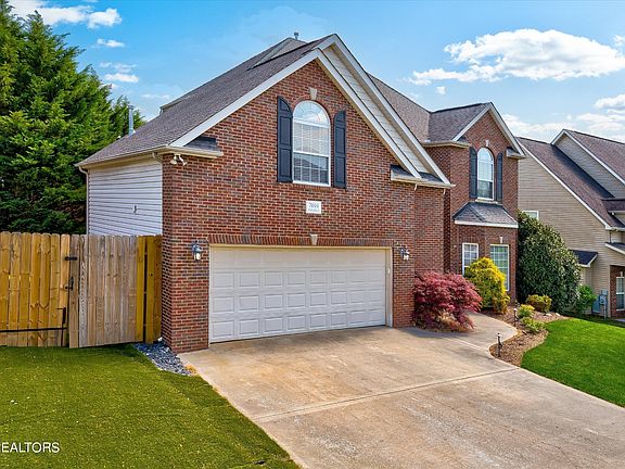 2nd image of 7004 Wyndham Pointe Ln