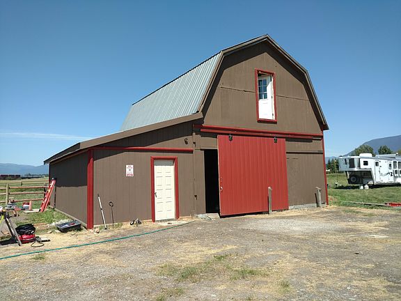 Horse barn, 