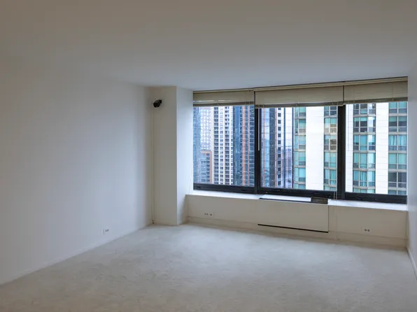 155 N Harbor Dr APT 1806, Chicago, IL 60601