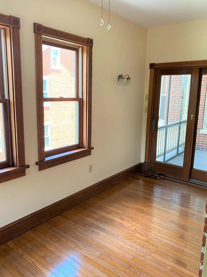 Spacious 3 Bedroom with bonus room — Photo 2