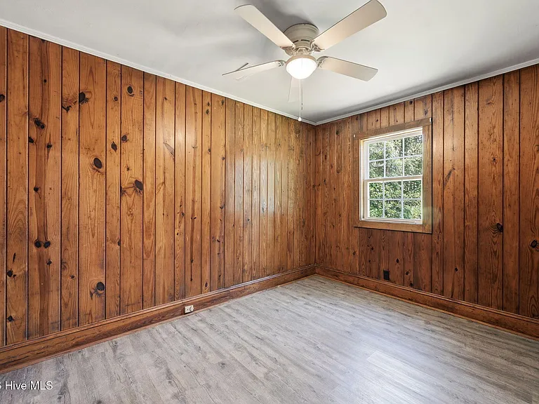 114 Pineview St — Photo 17