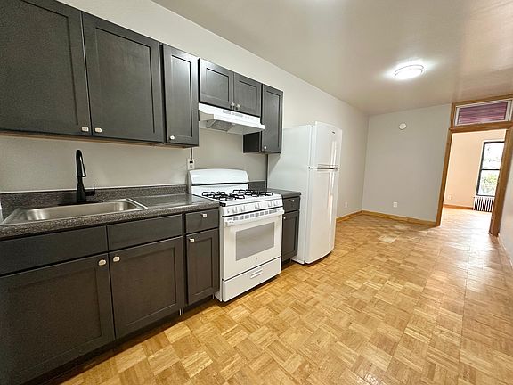 4th image of 696 Sackett St APT 3R