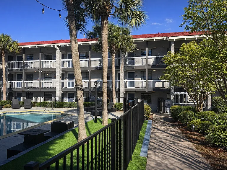 Monarch Luxury Studio Apartments — Photo 18