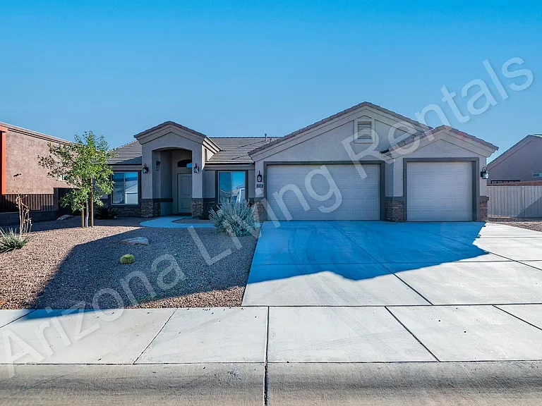 1726 E Aloe St — Photo 1