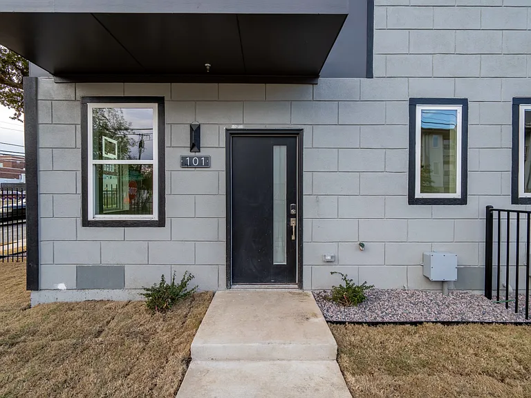 1614 N Fitzhugh Ave #101 — Photo 2