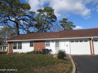 678 New Castle Court #B, Lakewood, NJ