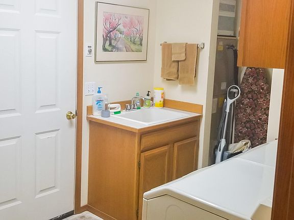 5th image of 510/512 Jamie Dr