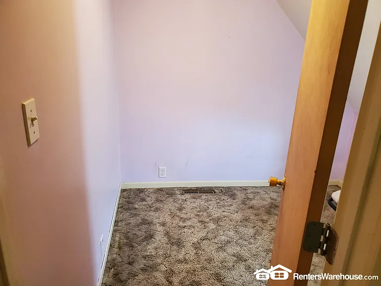 105 W Franklin St — Photo 3