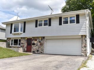 1215 Cornell Dr, Waukesha, WI 53188