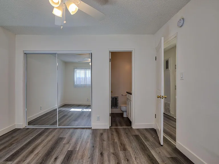 Lanark Park Apartments — Photo 13