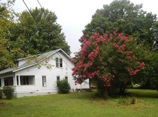 3217 Church St, Burns, TN 37029