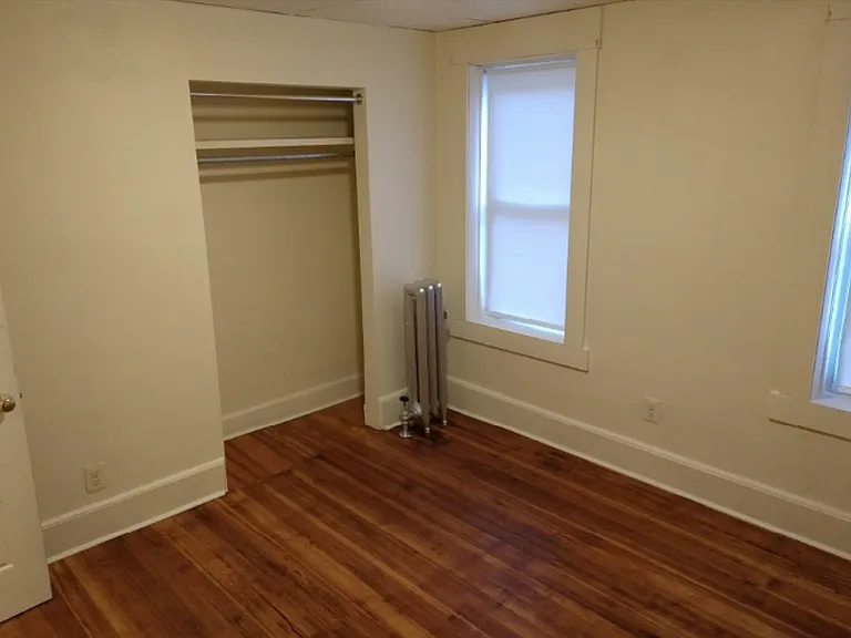 284 Oakland St — Photo 3