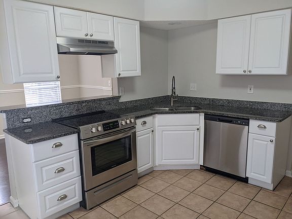 3rd image of 13576 Capistrano Dr S